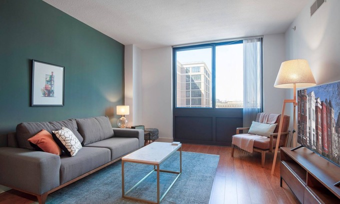 Mount Vernon Triangle Apartamento | Comfy Mt. Vernon 1BR w/ Gym, Doorman, close to metro, by Blueground