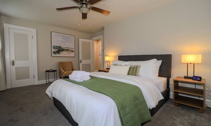 Near East Columbus Casa | Comfy Oasis 2b/2b Private Home