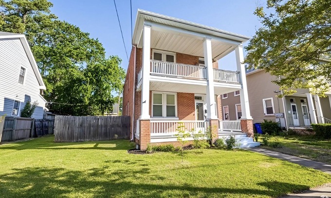 Norfolk Casa | Comfy & Pet Friendly 3-bedroom house near Norfolk zoo