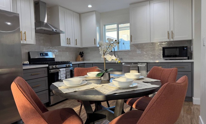 Mission Hills Casa | Comfy Pet-Friendly Ranch – Your Home Away from Home
