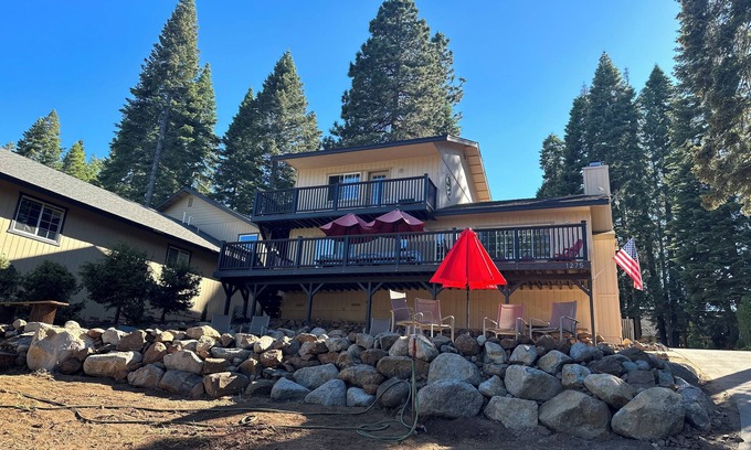 Lake Almanor Country Club Casa | Lago Almanor Vacation Home - 6 plazas, club de campo, lote grande, vista al lago, golf
