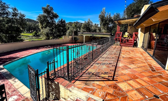 East Hemet Casa | Comfy Spanish style Ranch home in Hemet w/ hot tub and pool