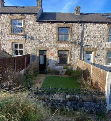 Buxton Casa | Comfy stone built house in the peak district
