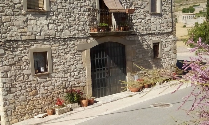 Fores Otro | Preciosa y cómoda casa de piedra en el Camino del Cister a 110kms de Barcelona