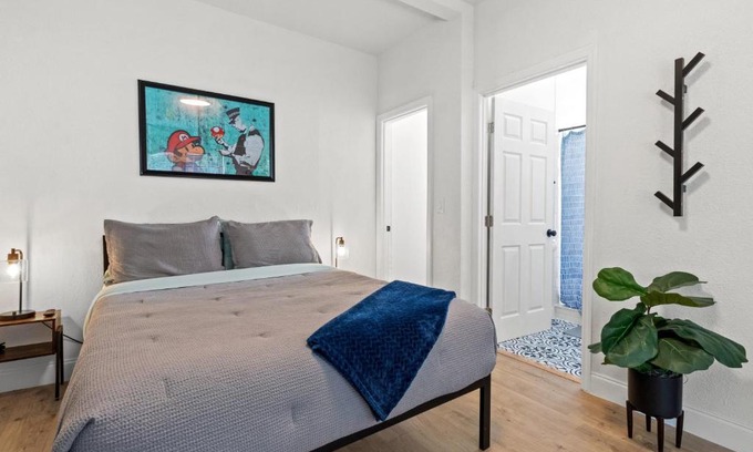 Ybor City Apartamento | Comfy Studio Apartment in Tampa with Parking