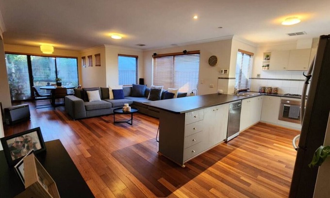 Innaloo Casa | Comfy, Stunning, Modern & Well Located