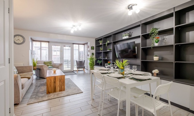Kempston Casa | Comfy & stylish 4 bed house