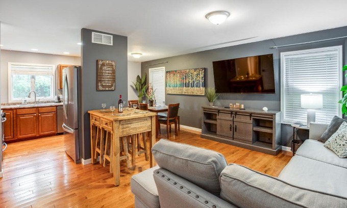 Gates-North Gates Apartamento | Comfy Suburb Home w/ King Beds by Arpt/Dwnt/UofR
