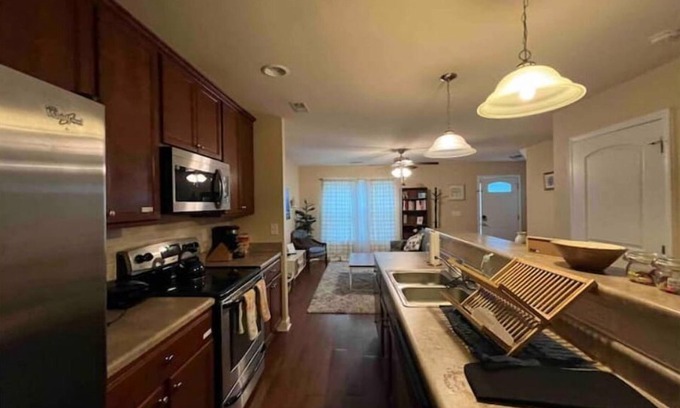 Florence Casa | Comfy Townhome~ Modern Farmhouse with Full Office!