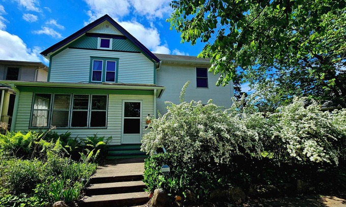 Midway Casa | Comfy Upper-Level Duplex in Pleasant Saint Paul Como Area