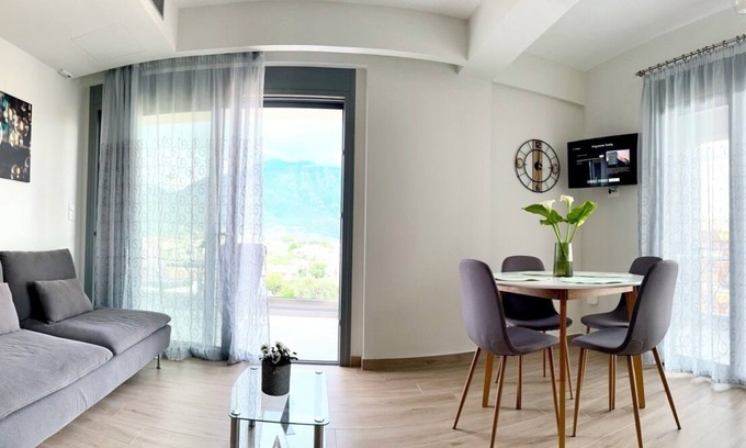 Anatolikos Sinikismos Apartamento | Comfy Vista Apartment