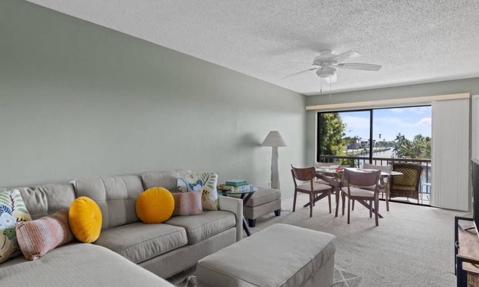 Shell Harbor Condominio | Comfy Waterfront Condo at Tennisplace, POOL OPEN