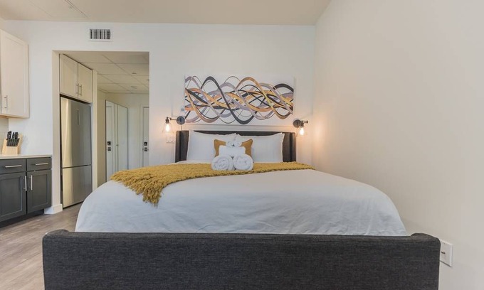 Spruce Hill Apartamento | Coming for CHOP or PENN? This is a GREAT CHOICE
