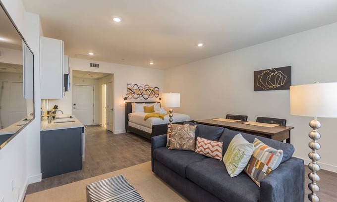 Spruce Hill Apartamento | Coming for CHOP or PENN? This is a GREAT CHOICE