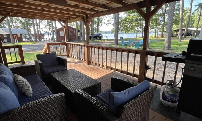 Hemphill Casa | Commander's Cove Lakeview House on Toledo Bend