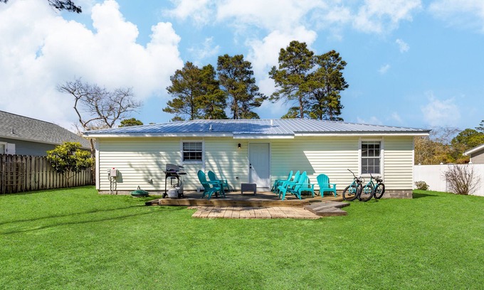 Gulfview Heights Casa | Commanders Cottage by AvantStay | Free Bikes! Pet Friendly | Newly Renovated!