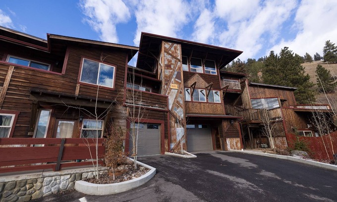 East Missoula Condominio | Commanding views just minutes from downtown with Elevator access
