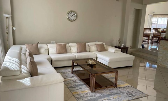 Bulawayo Apartamento | Commodious and Contemporary double home - 2042