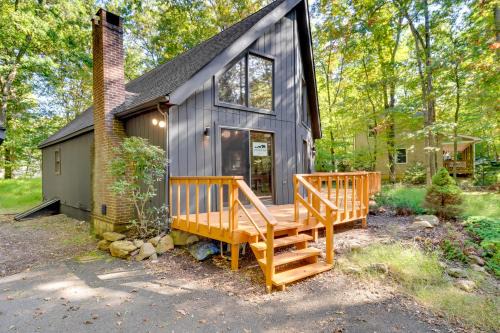Albrightsville Casa | Community Beach Access Modern Poconos Cabin!