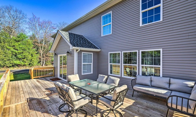 Pocono Summit Casa | Community Beach & Lake: Pocono Summit Escape