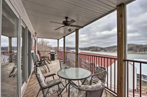Camdenton Apartamento | Community Pool and Dock Lake of the Ozarks Condo!