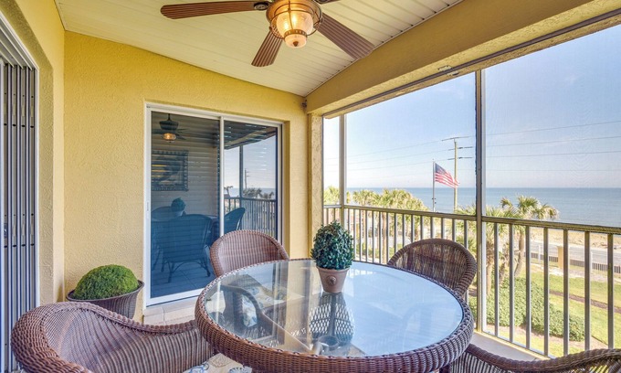 Flagler Beach Condominio | Community Pool: Coastal Escape in Flagler Beach