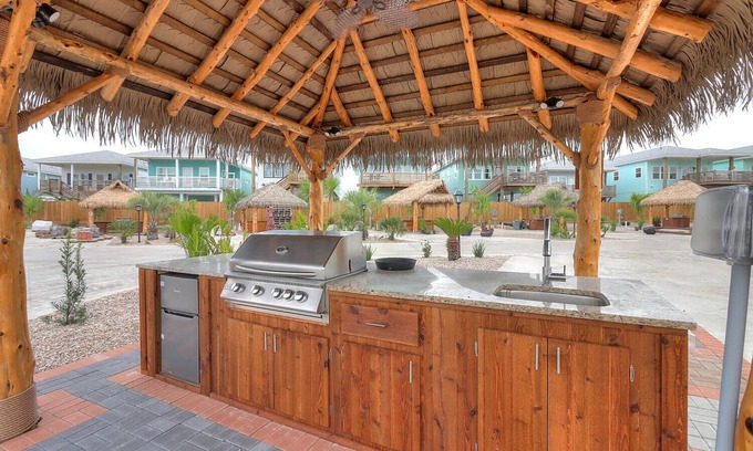 Port Aransas Alquiler De RV | Community Pool, In Town, Dog Park, Fishing, Wifi, Laundry Room, Walking Paths