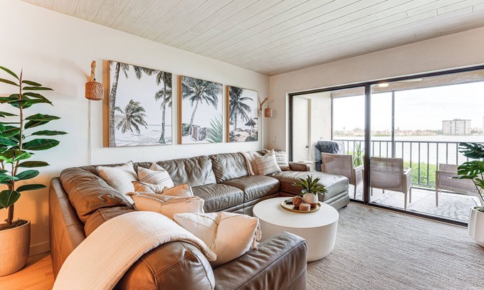 Palma del Mar Condominio | Community Pool & Pier: Bayfront Isla Del Sol Condo