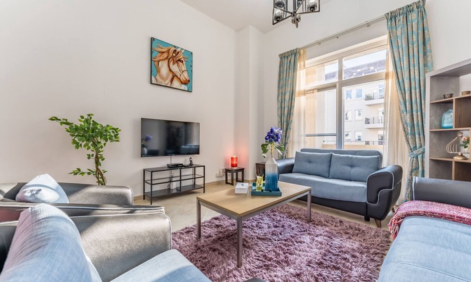 Motor City Apartamento | Community View 2BR With Balcony Near Golf Club, Sherlock House 2, Motor City