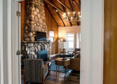 Lake Geneva Casa | Como Collection - 2 Homes 2 Lakes 1 Rental