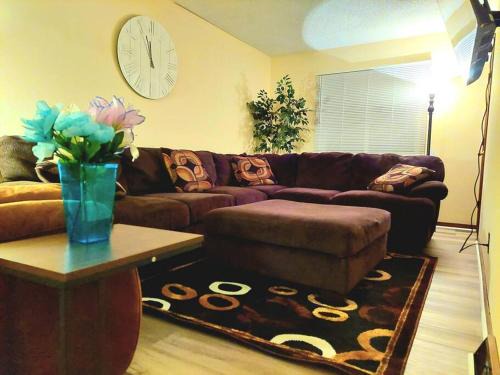 Columbia Casa | ~Como's Finest ~A Home Away From Home ~Sleeps 10 ~