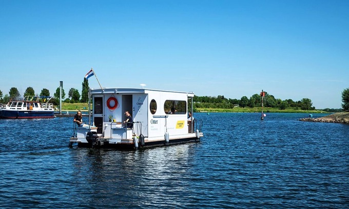 Ophoven Alquiler De Eote | Compacta casa flotante de vela y estacionaria en alquiler. No se requiere licencia de barco