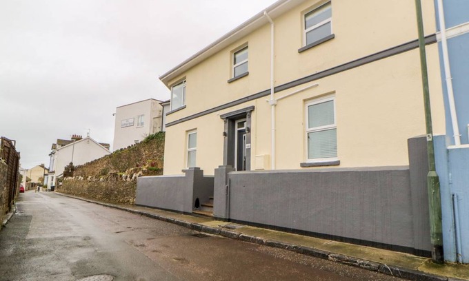 Brixham Cabaña | Compass Point