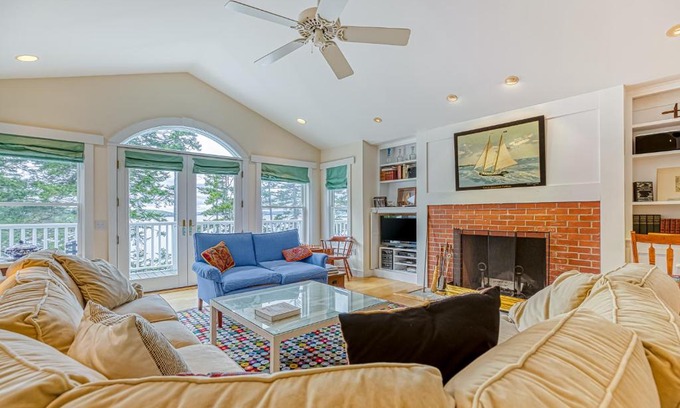 Seal Cove Casa | Compass Rose