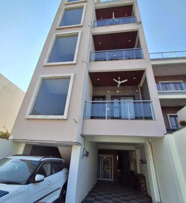 Dehradun Apartamento | Comphy Home Stay