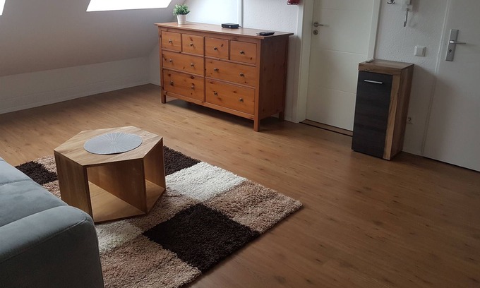 Volmerswerth Casa | Apartamento completo en Dusseldorf: 45m ² subterráneo cerca de A4