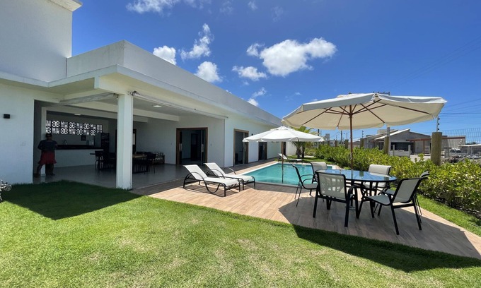Prado Casa | COMPLETE HOUSE w/ 5 Suites Pool 1 Min from the Beach