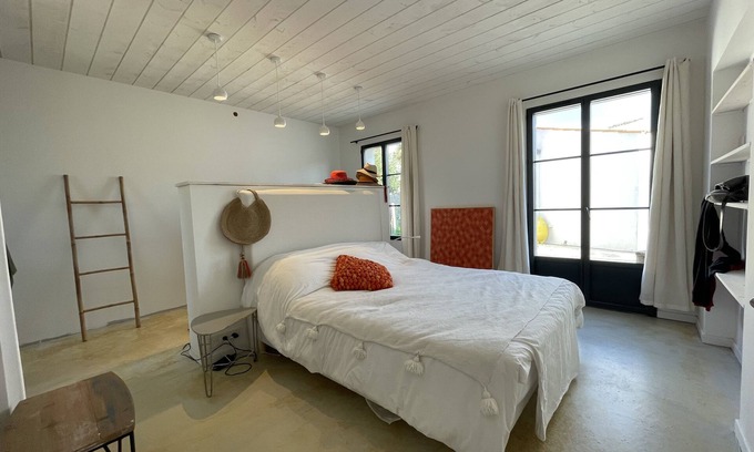 Saint-Pierre-d'Oleron Casa | Completely renovated old winery in a typical island village