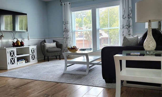 Mount Pleasant Apartamento | Completely furnished/private 1-bedroom guest house near beaches and downtown!