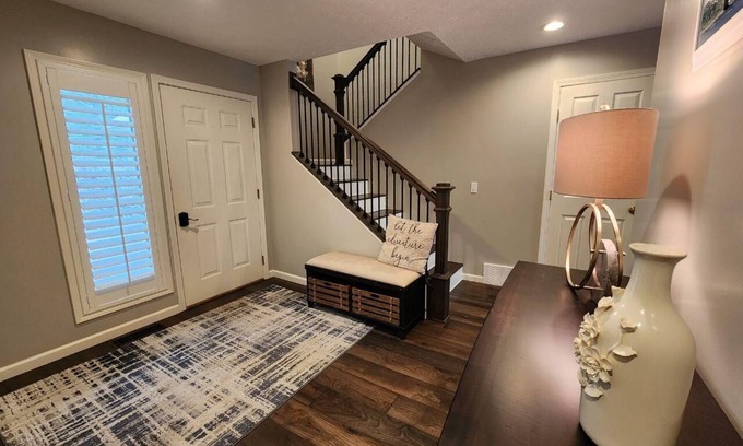Birchwood Farms Condominio | Completely remodeled Up North condo near clubhouse at Birchwood Farms