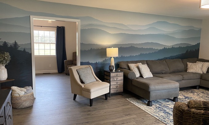 Hendersonville Casa | Completely Remodeled and Central to the best trails in WNC!
