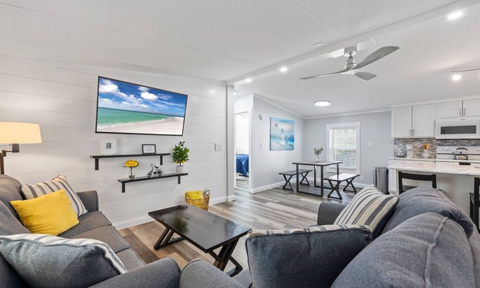 Mary Esther Casa | Completely remodeled 3BR/2BA,PET friendly,5min from Hurlburt Field,fully fenced