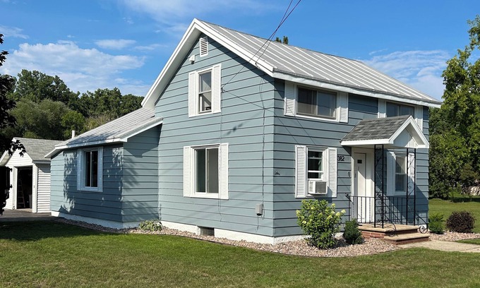 Oconto Casa | Completely remodeled 4 bed 2 bath home on the river!