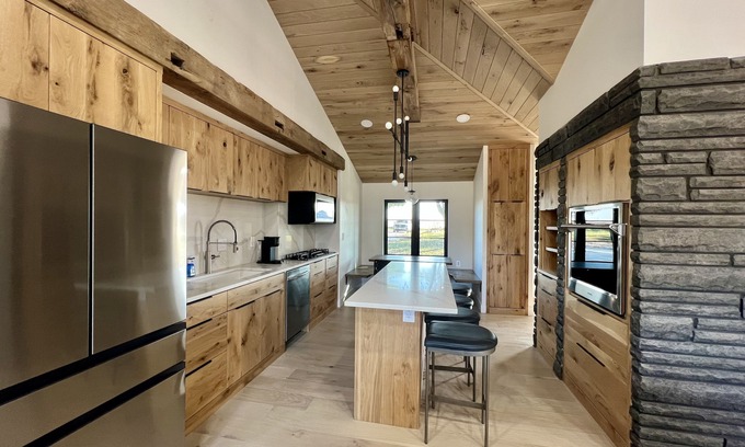 Orange Prairie Casa | Completely remodeled luxury 3 bedroom, 3 bathroom House in quiet country setting