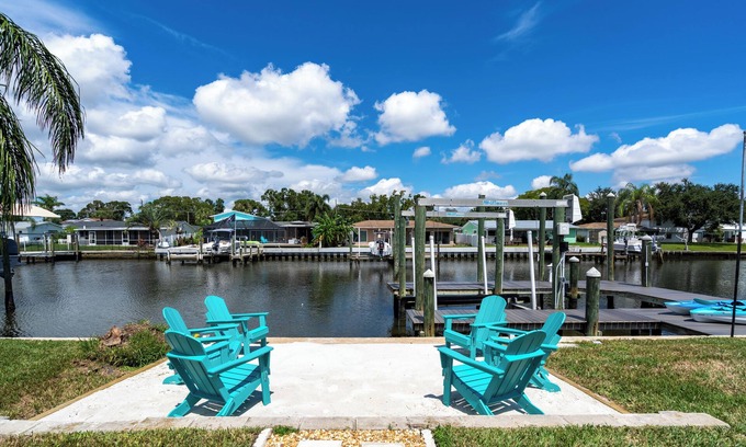 Bay Crest Park Casa | Completely Reno'd Luxury Canalfront Tampa Bay Home