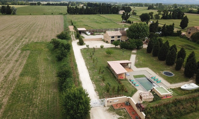 Bedarrides Otro | Completely renovated 17th-century Provencal farmhouse
