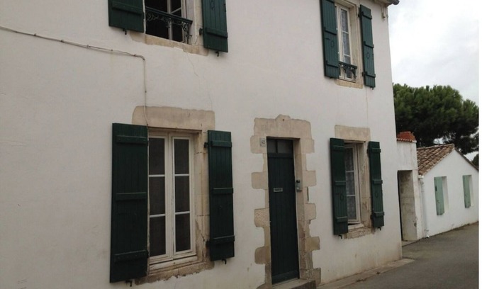 Loix Casa | Completely renovated typical Réthaise house - Sleeps 4
