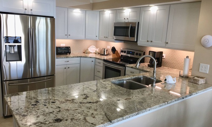 Briarcliffe Acres Condominio | Completamente renovado 3BR Direct Oceanfront Granite Kitchen & Baths. Casillero de playa