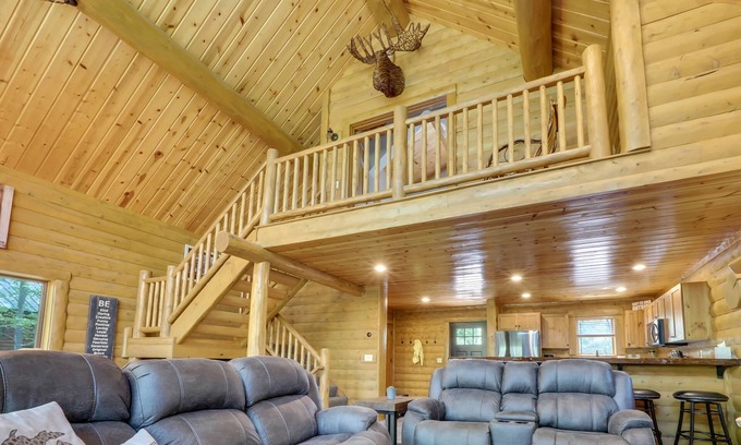 Boyne City Cabina | Completely updated Boyne Mountain Cabin Ski-in/out