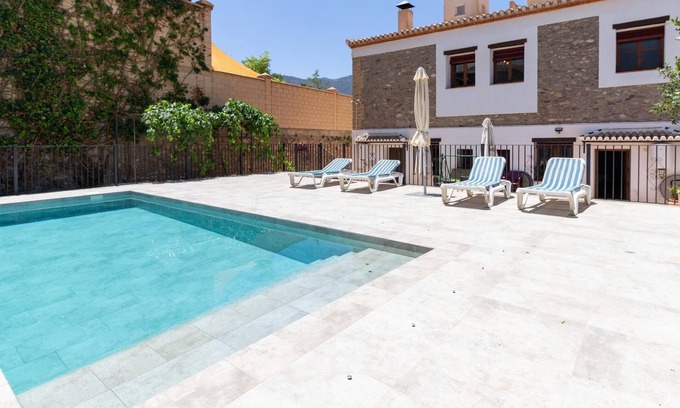 Restabal Cabaña | Complejo de 2 casas rurales con piscina,